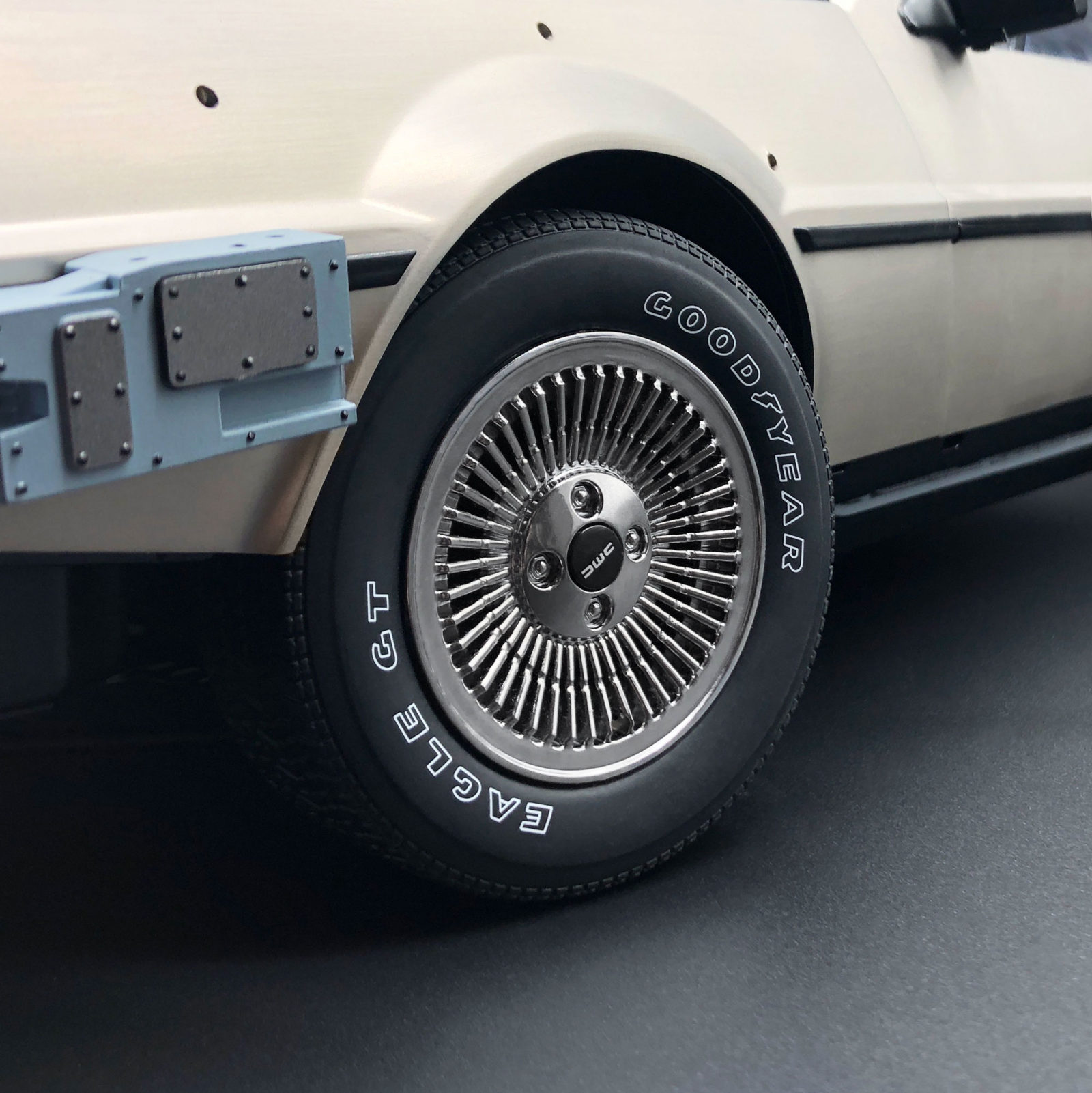 Tyre Transfer mod on 1:8 DeLorean model front wheel