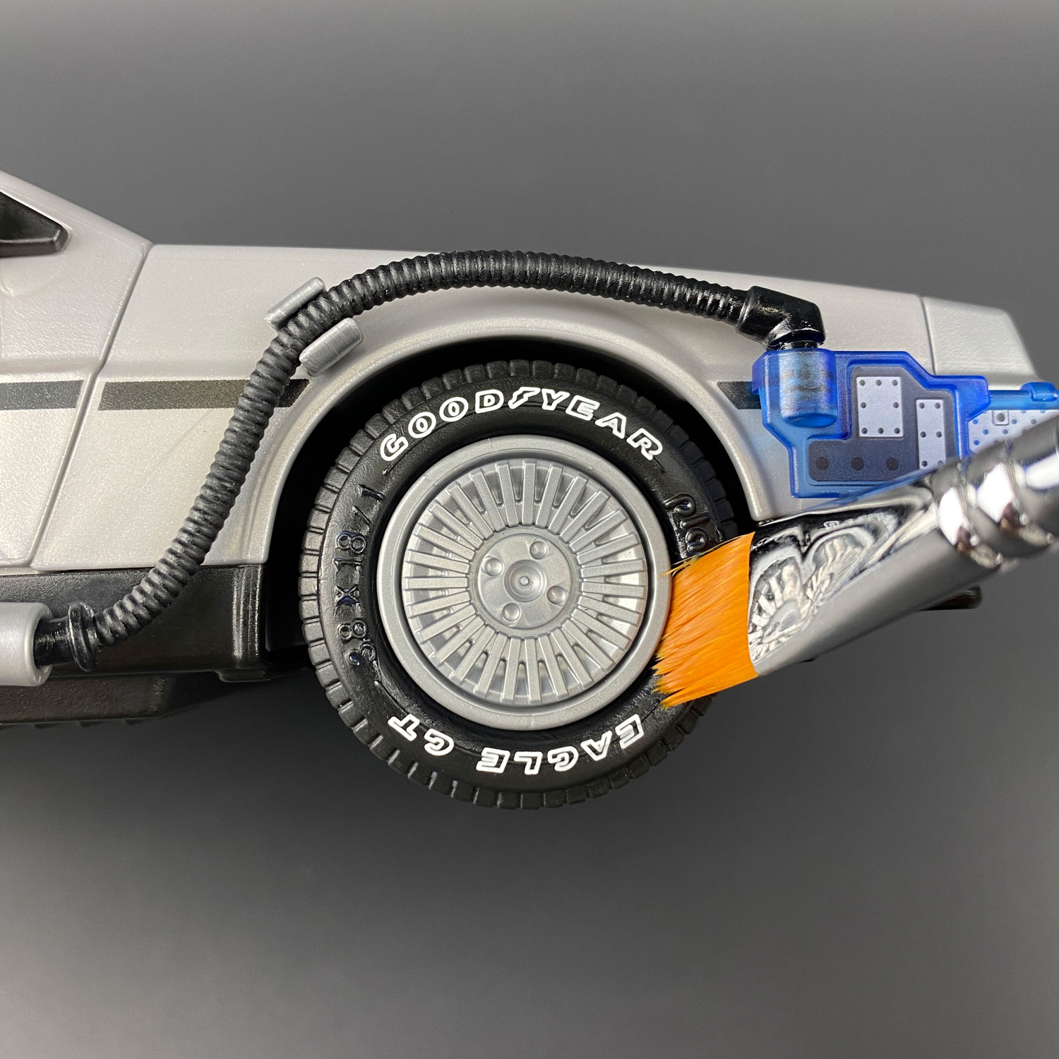 Applying Tyre Dressing to Hot Toys DeLorean tyre