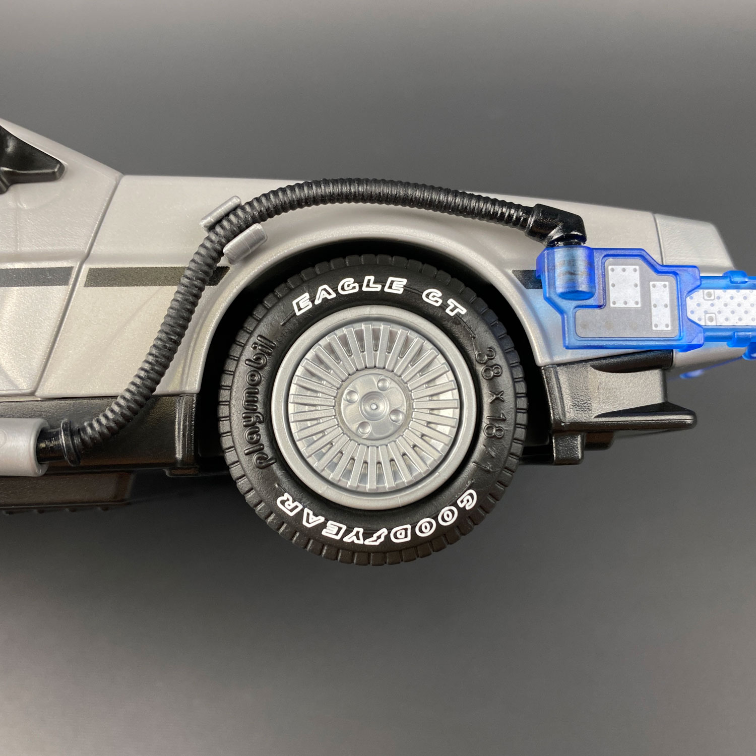 Playmobil DeLorean wheel with Tyre Transfers mod installed